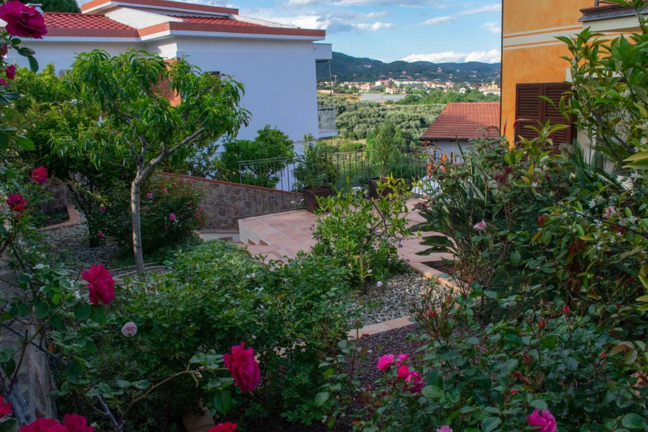 Villa Pineland Borghetto Santo Spirito Exterior photo